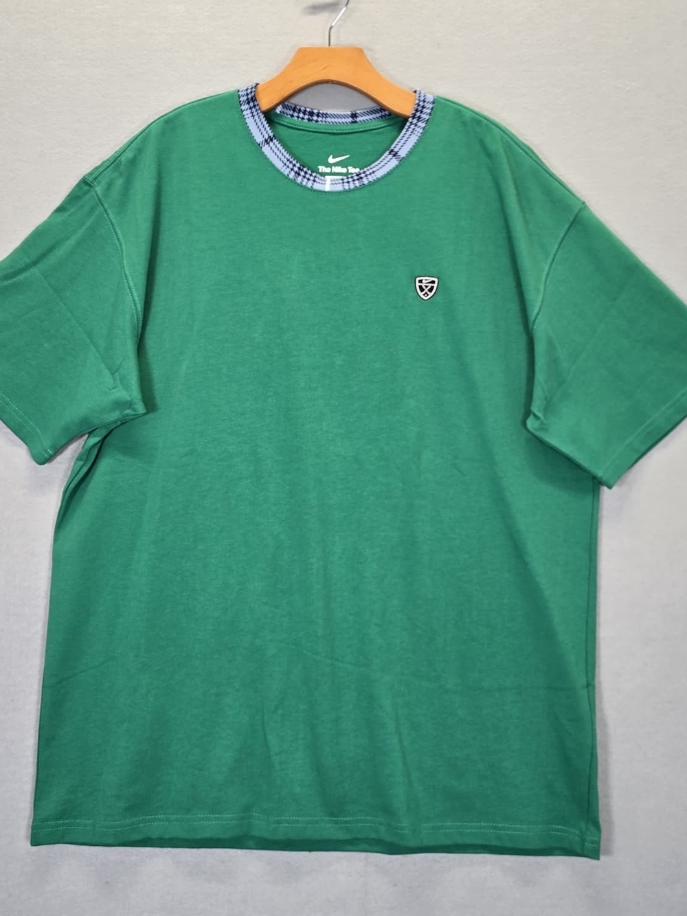 Nike Shirt Mens L Green Tartan Loose Fit Golf Crest Embroidered Tee T-shirt New
